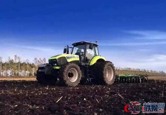 中聯(lián)重科高端大馬力拖拉機(jī)