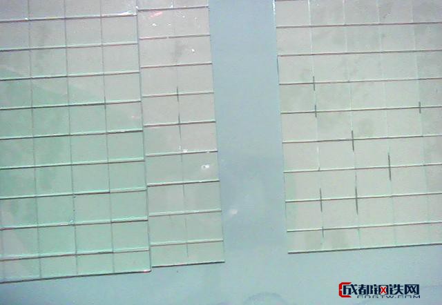 采用进口玻璃基片,光洁度极高,厚度0.21-3mm,光透过率99.