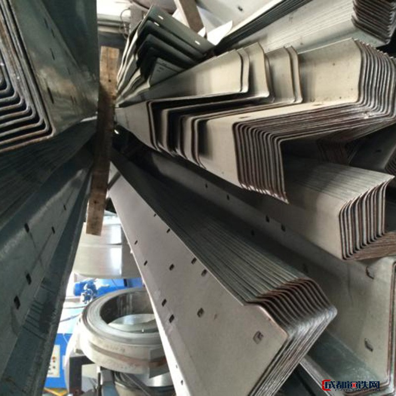 天津荣垚钢铁供应优质 Z型钢