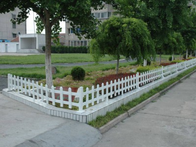 PVC护栏-塑钢护栏-草坪护栏-池塘护栏图1